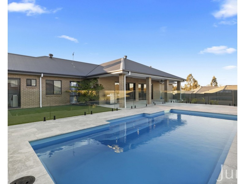 8 Ellerton Avenue, North Rothbury NSW 2335
