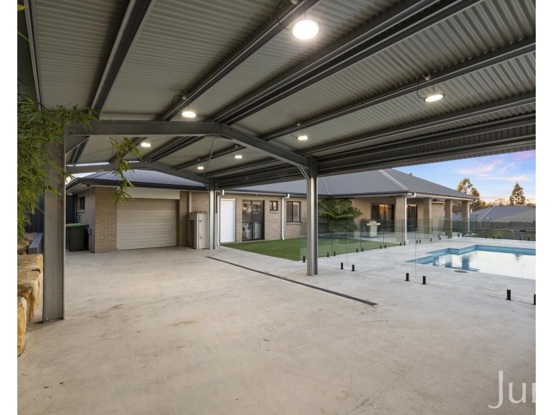 8 Ellerton Avenue, North Rothbury NSW 2335