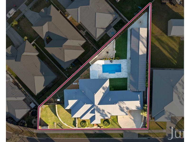 8 Ellerton Avenue, North Rothbury NSW 2335
