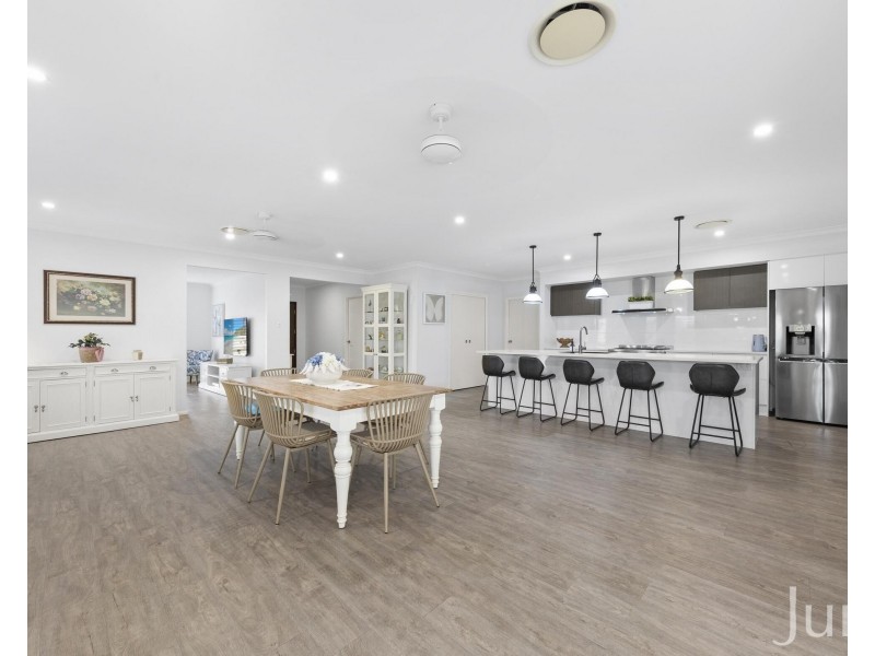 4 Rampling Avenue, North Rothbury NSW 2335
