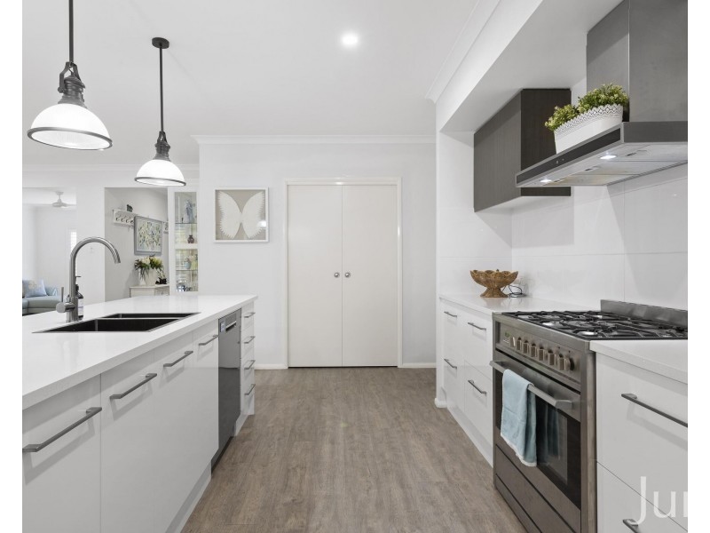 4 Rampling Avenue, North Rothbury NSW 2335