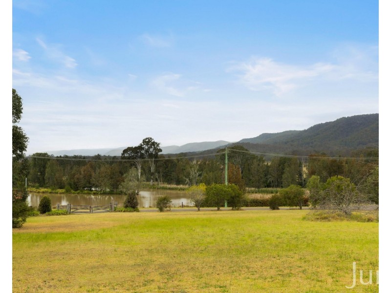 4 Second Avenue, Millfield NSW 2325