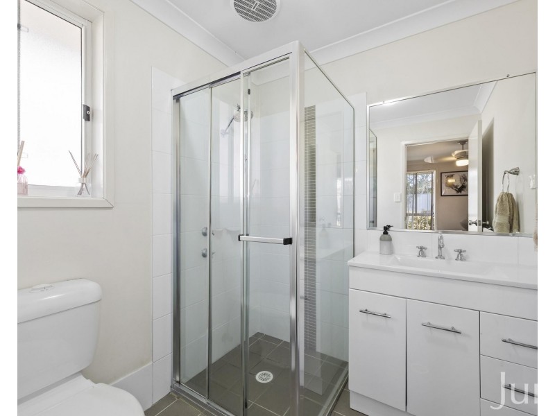 33 Zinfandel Circuit, Cessnock NSW 2325