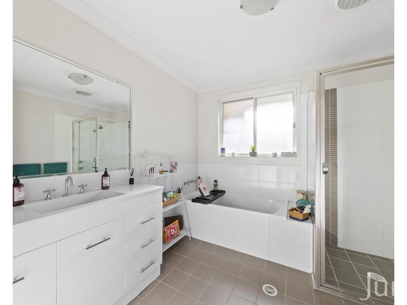 33 Zinfandel Circuit, Cessnock NSW 2325