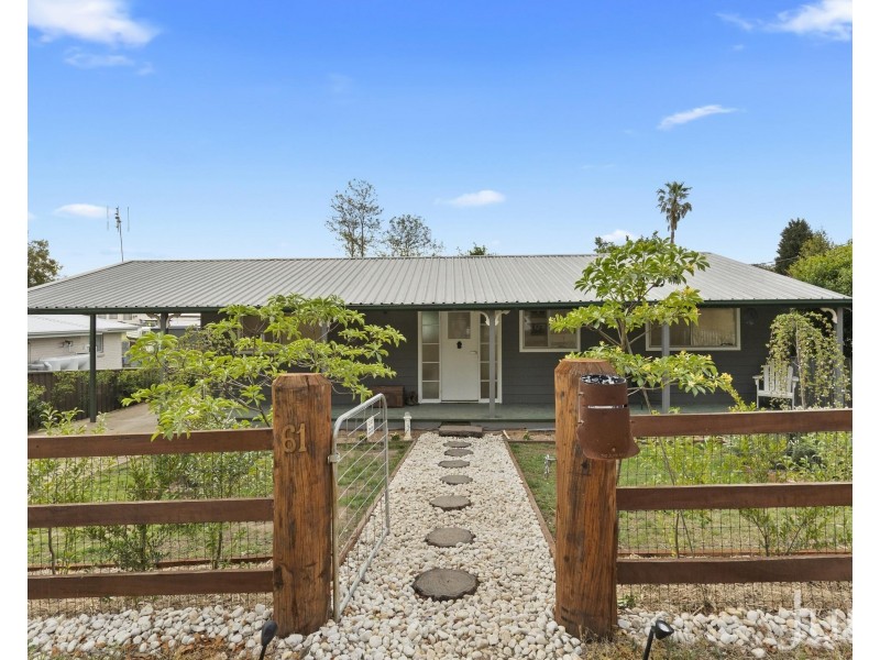 61 Main Road, Paxton NSW 2325