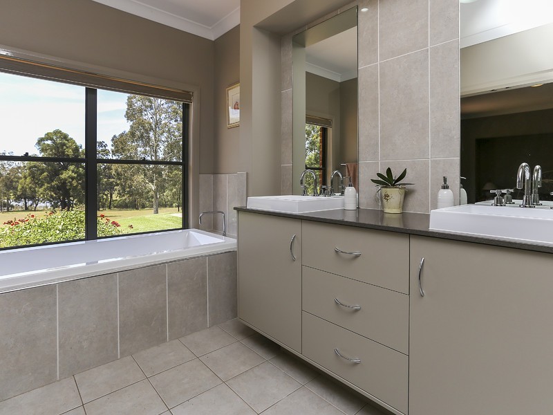 160 Londons Road, Lovedale NSW 2325