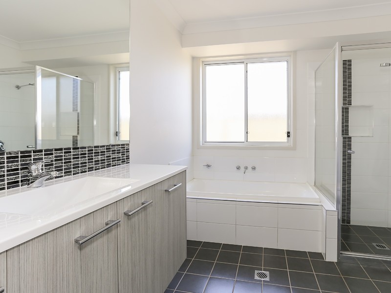 4 Zinfandel Circuit, Cessnock NSW 2325