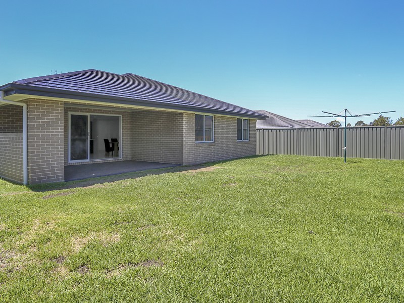 4 Zinfandel Circuit, Cessnock NSW 2325