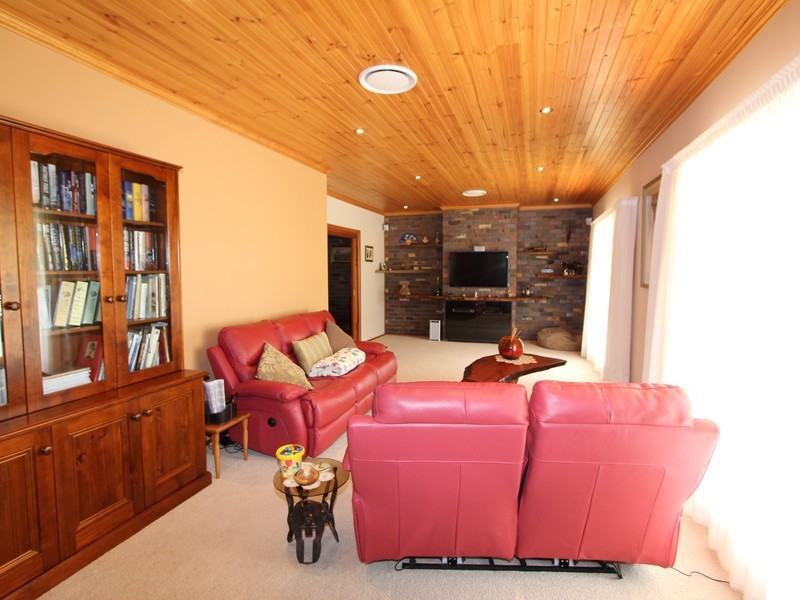 120 Wollong Road, Quorrobolong NSW 2325