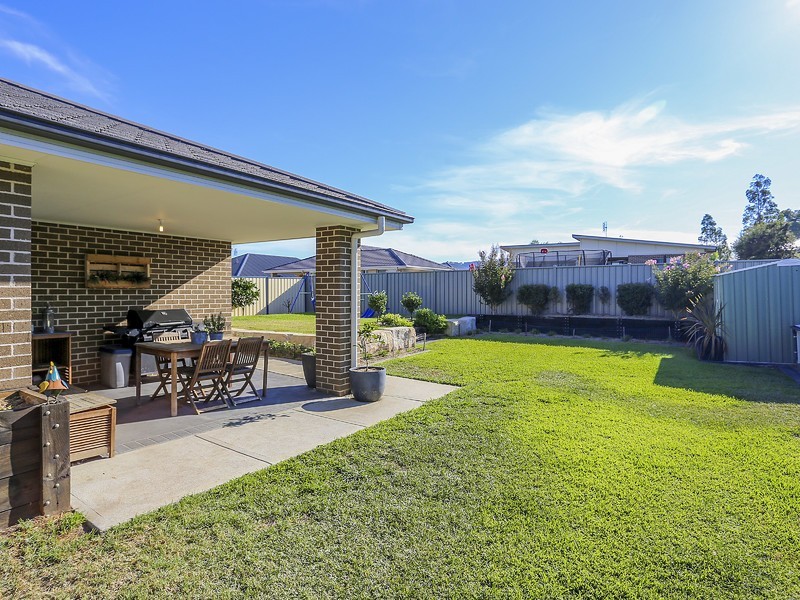 6 Zinfandel Circuit, Cessnock NSW 2325