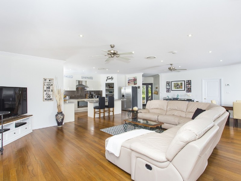 692 Luskintyre Road, Luskintyre NSW 2321