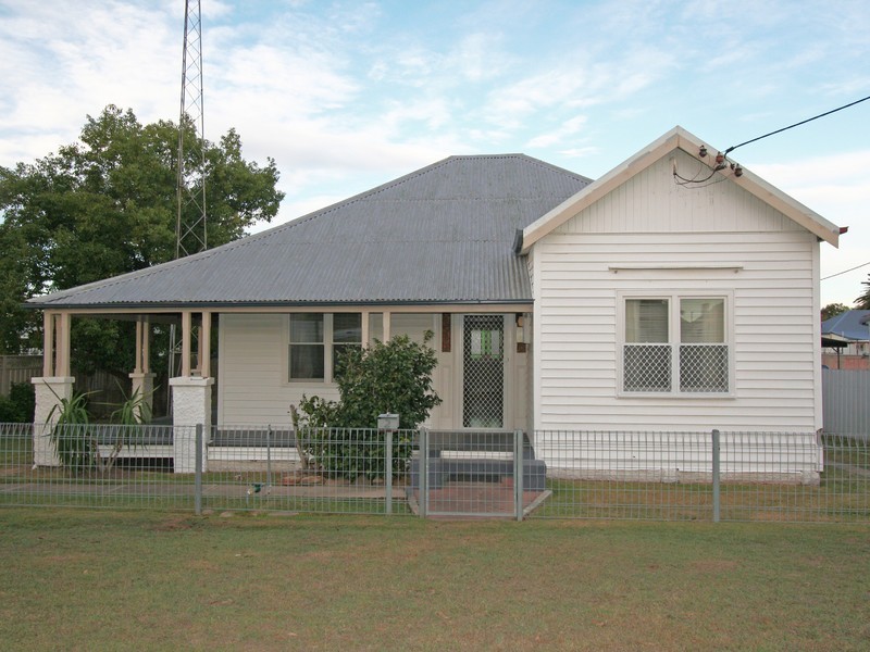 2 Fourth Street, Cessnock NSW 2325