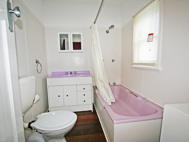 2 Fourth Street, Cessnock NSW 2325