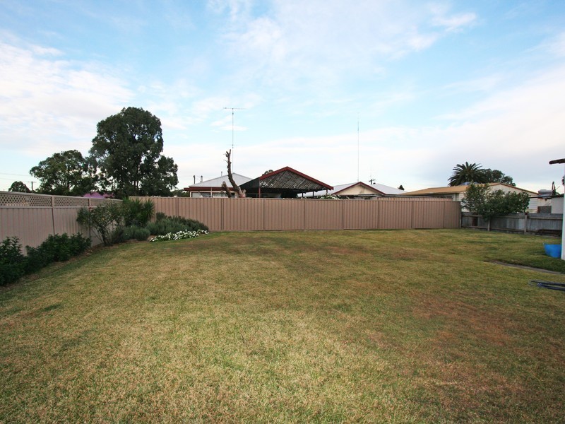 2 Fourth Street, Cessnock NSW 2325