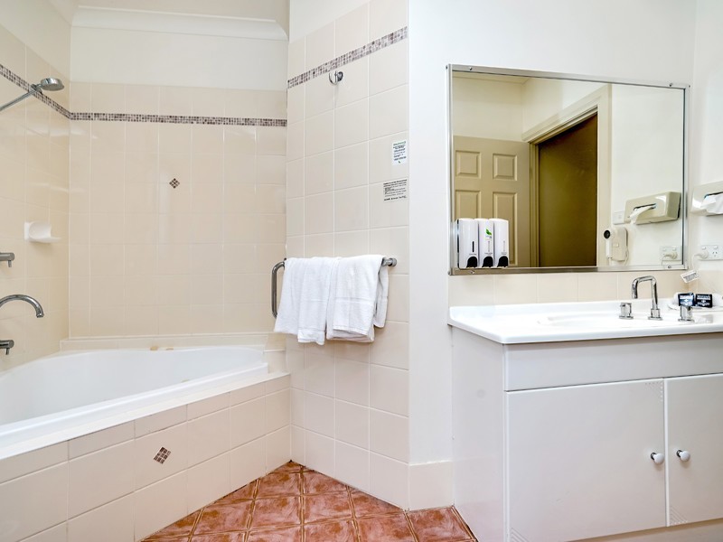 Villa 27- 28 Leisure Inn, Cnr Broke and McDonalds Road, Pokolbin NSW 2320