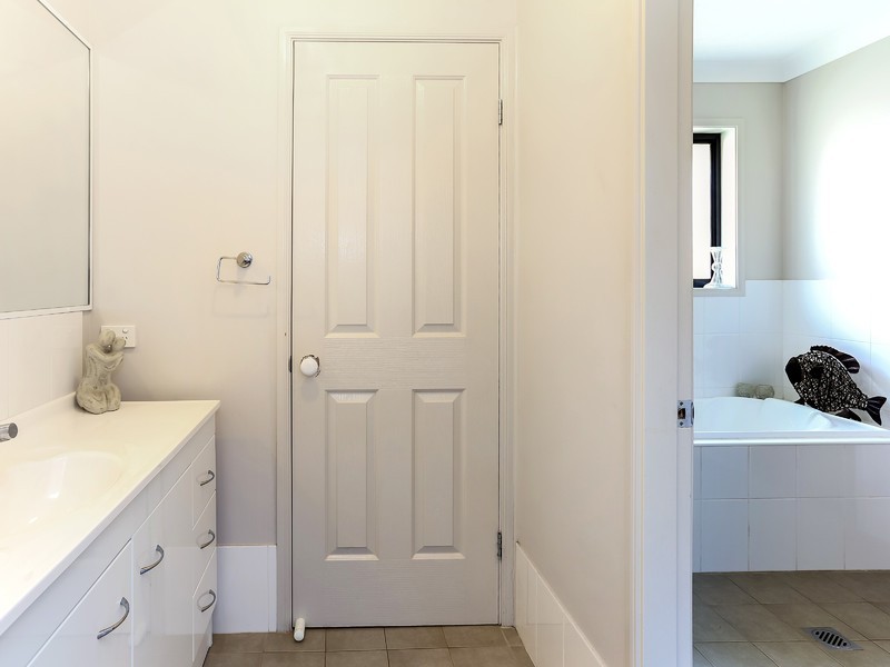 24 Mitchell Street, North Rothbury NSW 2335