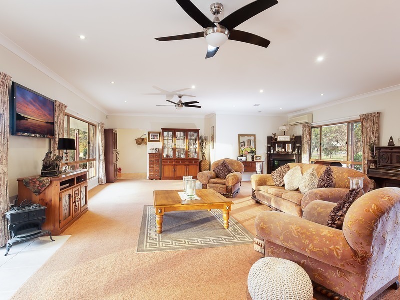 243 Sandy Creek Road, Mount Vincent NSW 2323