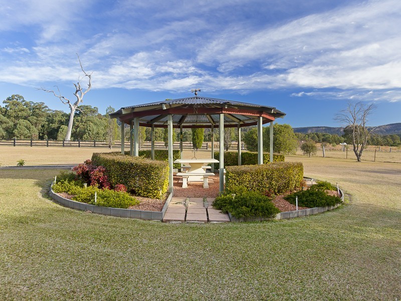 243 Sandy Creek Road, Mount Vincent NSW 2323