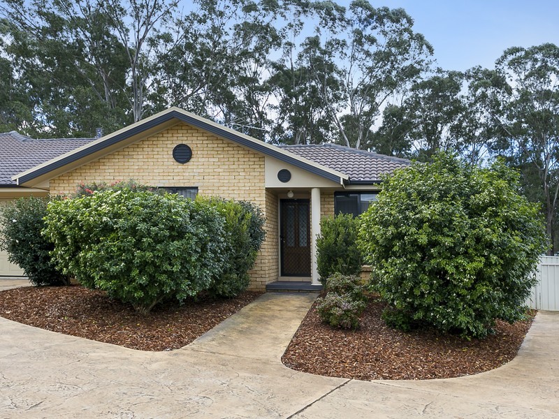 2/26 Cabernet Grove, Cessnock NSW 2325