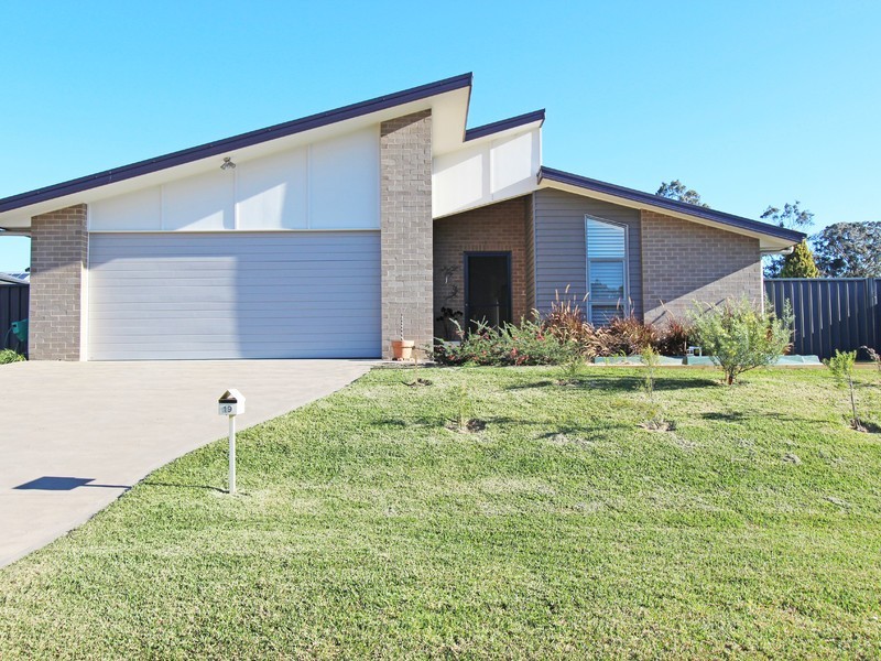 19 Olivia Place, North Rothbury NSW 2335