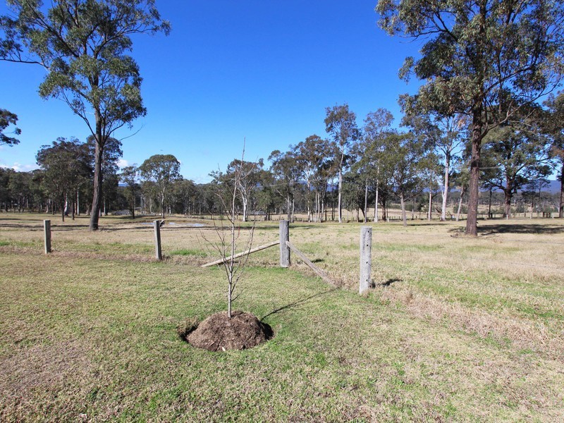 2 Irwin Close, Millfield NSW 2325