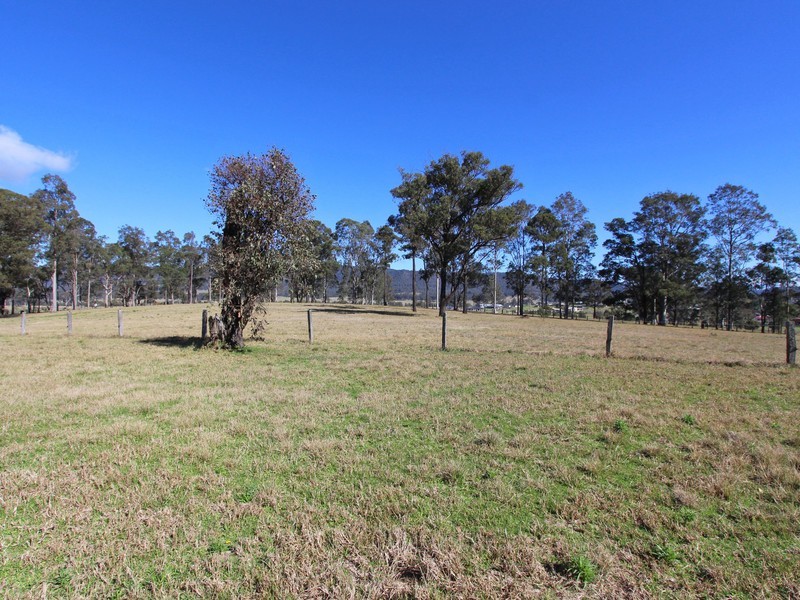 2 Irwin Close, Millfield NSW 2325