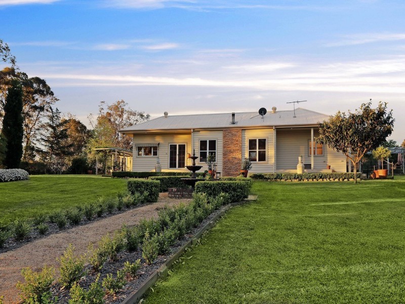 42 Londons Road, Lovedale NSW 2325