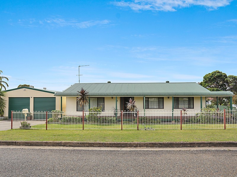 2 Balmoral Avenue, Cessnock NSW 2325