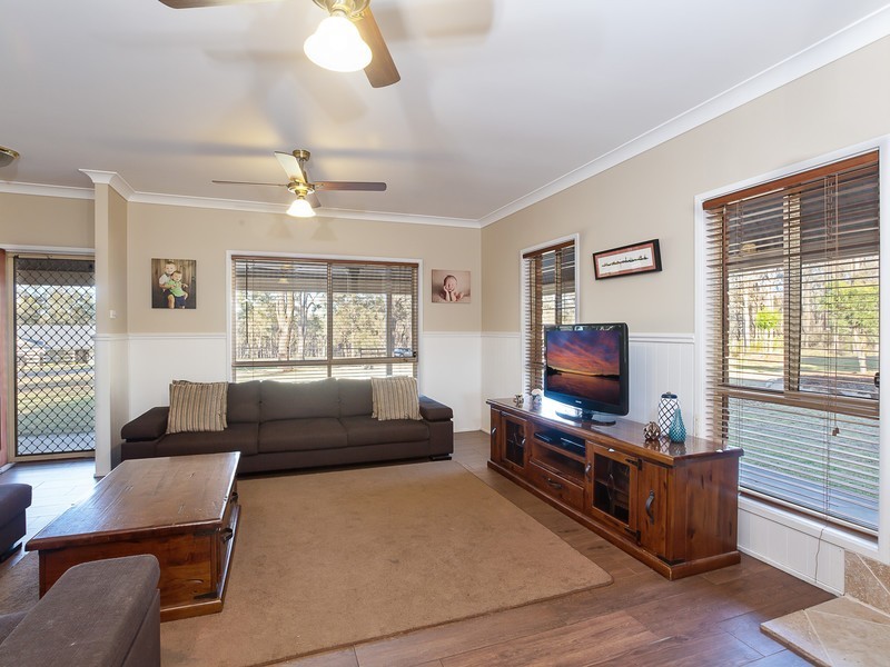 42 Blackburn Close, Lovedale NSW 2325
