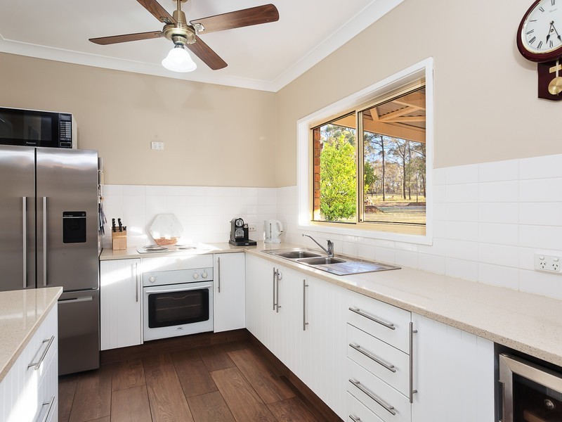 42 Blackburn Close, Lovedale NSW 2325