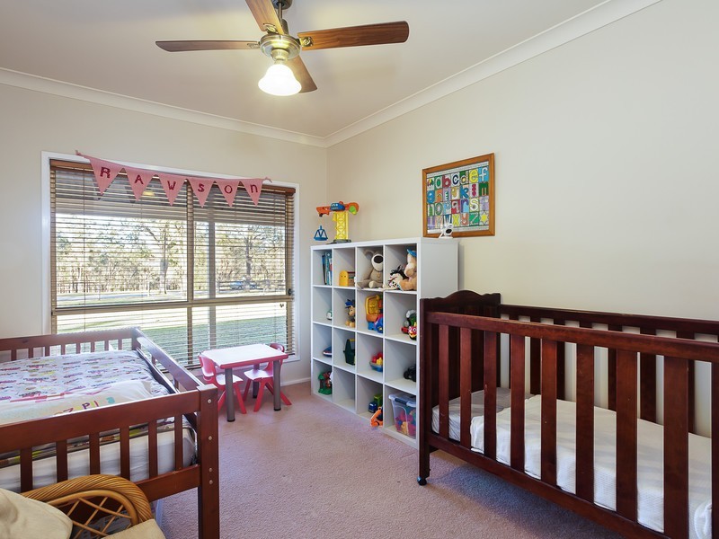 42 Blackburn Close, Lovedale NSW 2325