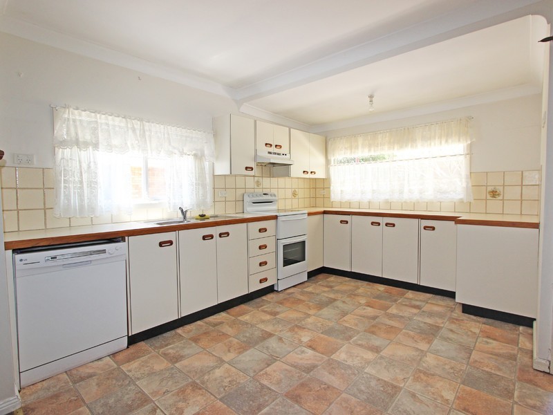 76 Maitland Street, Abermain NSW 2326