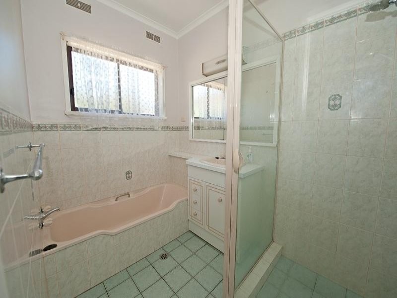 428 Parkview Crescent, Lavington NSW 2641