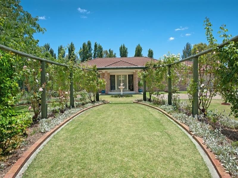 4 Bindi Court, Lavington NSW 2641