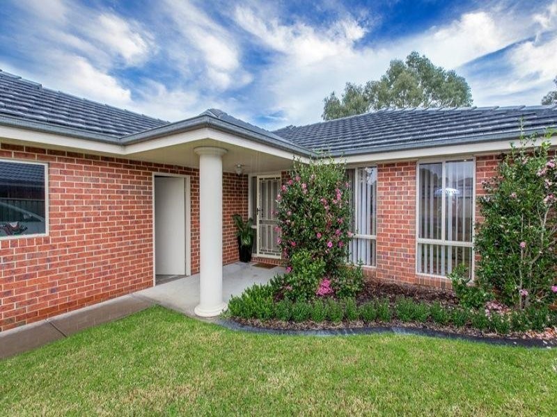4 Snowgum Place, Thurgoona NSW 2640