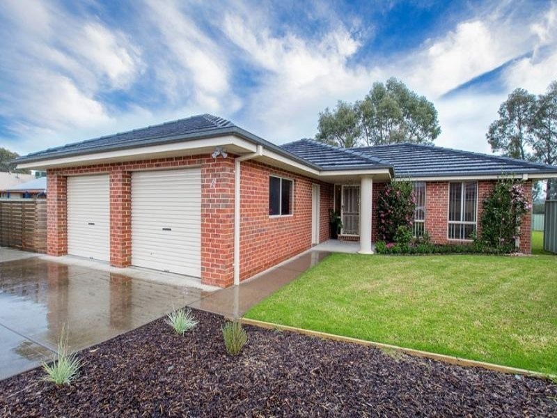 4 Snowgum Place, Thurgoona NSW 2640