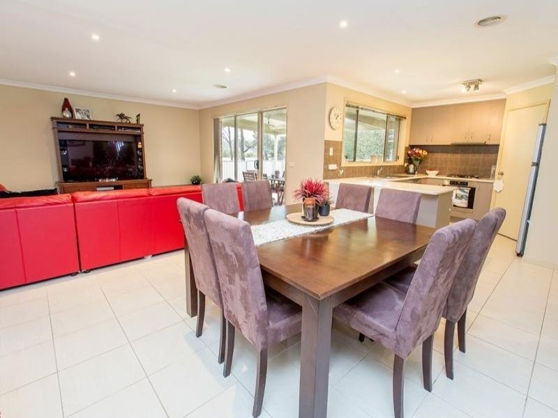 4 Snowgum Place, Thurgoona NSW 2640