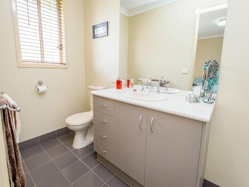 4 Snowgum Place, Thurgoona NSW 2640