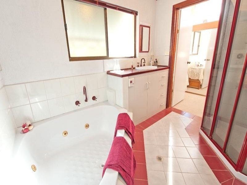 9 Ronald Place, East Albury NSW 2640