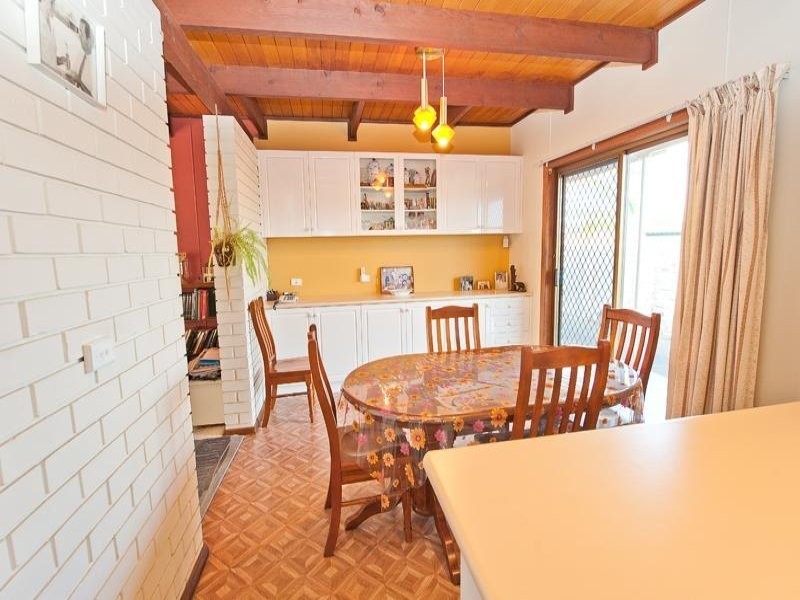 330 Balston Street, Lavington NSW 2641