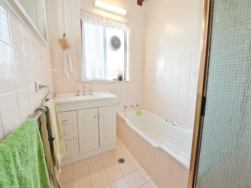 330 Balston Street, Lavington NSW 2641