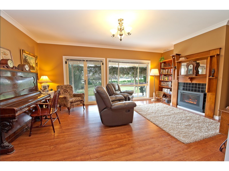 9 Lobbe Road, Thurgoona NSW 2640