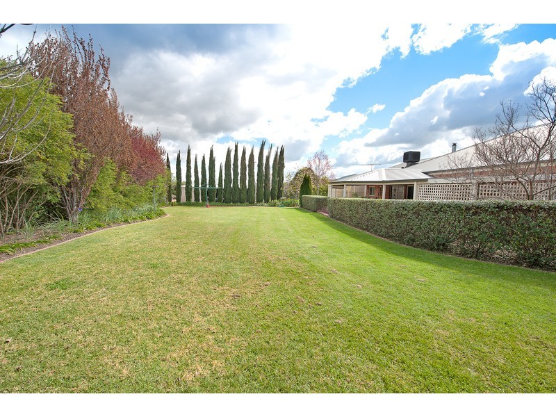 9 Lobbe Road, Thurgoona NSW 2640