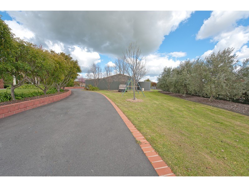 9 Lobbe Road, Thurgoona NSW 2640