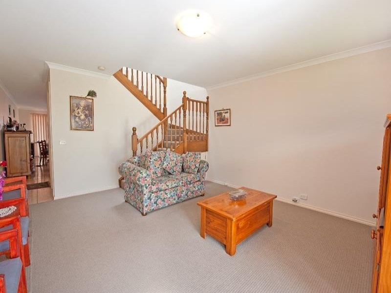 1/550 Kotthoff Street, Lavington NSW 2641