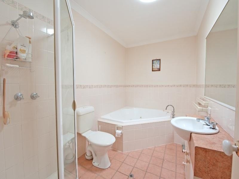 1/550 Kotthoff Street, Lavington NSW 2641