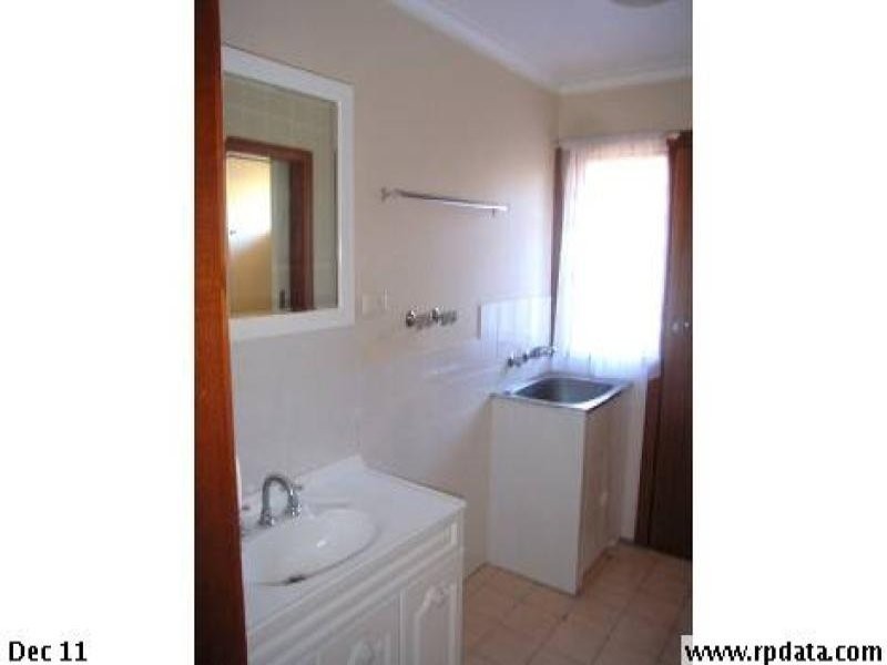 2/566 Greyfern Street, Lavington NSW 2641