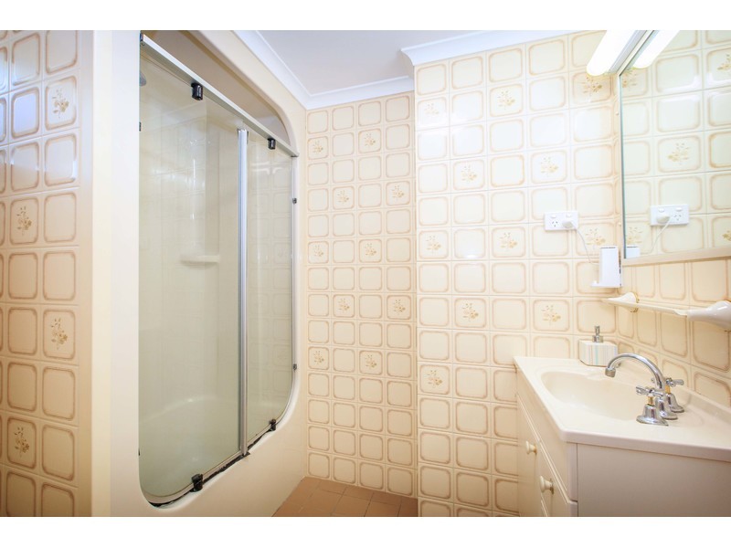 258 Desmond Street, Lavington NSW 2641