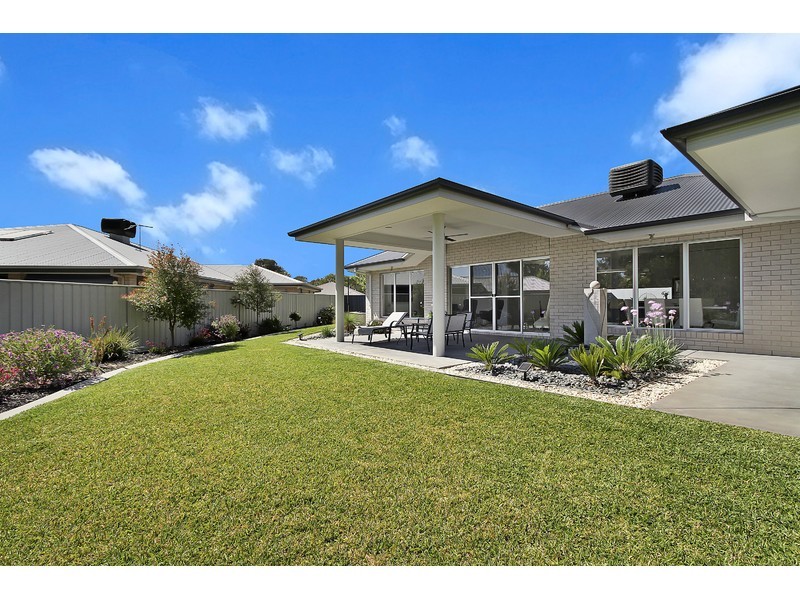 64 Golflinks Avenue, West Wodonga VIC 3690