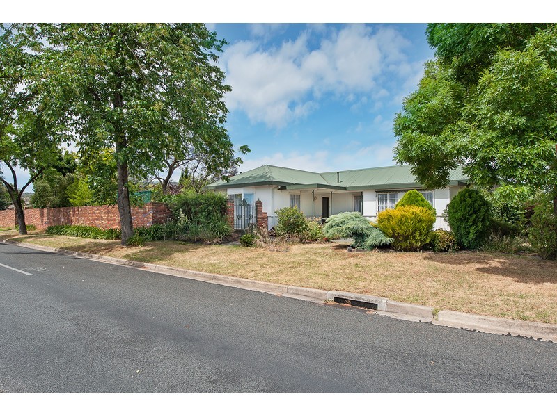 456 Hall Avenue, Lavington NSW 2641